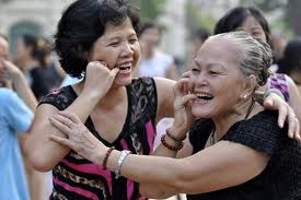 Laughter Yoga keeps your spirits high - ảnh 2